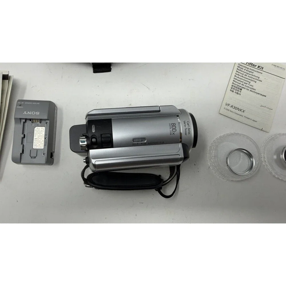 Sony Handycam DCR-SR40 Mini DV Camcorder 30 GB. With Charger, Case & Lens Filter